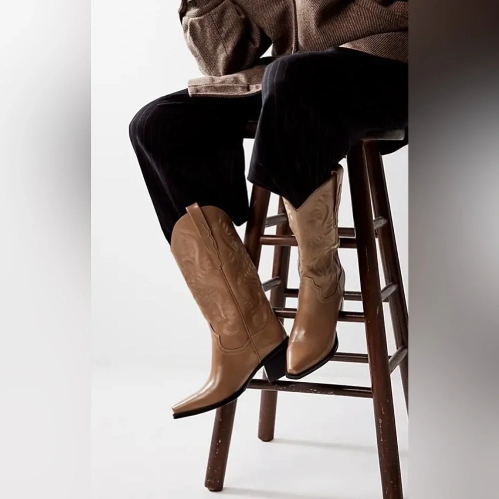 NIB FREE PEOPLE JEFFREY CAMPBELL
Dagget Western Boots - Dark Taupe
$270 MSRP - Picture 1 of 15